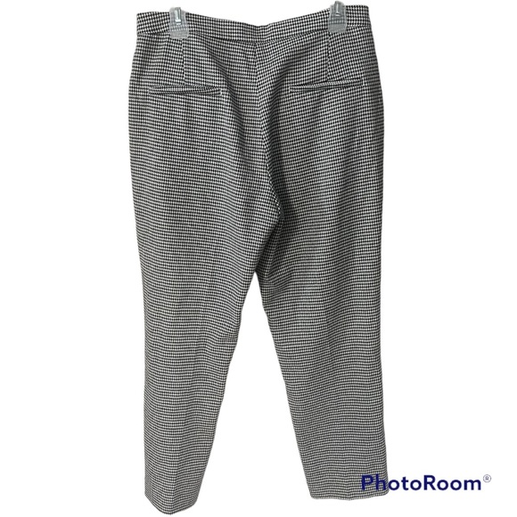 A great pair of H & M pants that never go out of style in a size 10’ - Picture 6 of 6